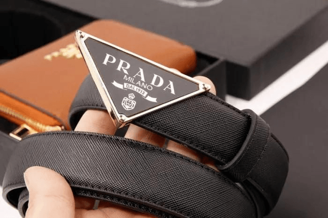 Ceinture PRDA en coffret cadeau avec portefeuille pour femme