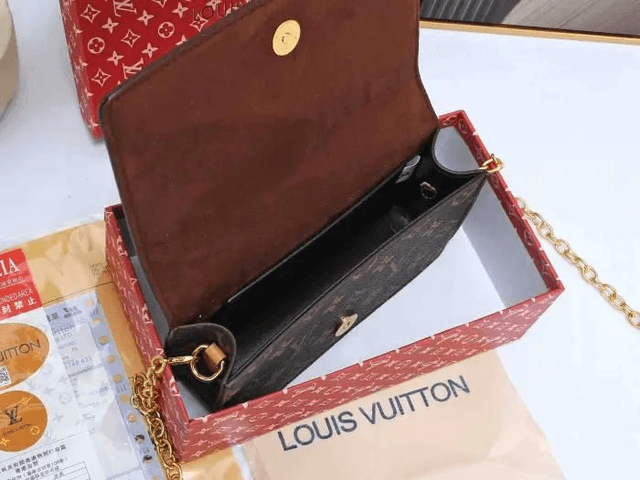 Sac LS VN à bandoulière en cuir patchwork en toile de style inversé à chaîne imprimée