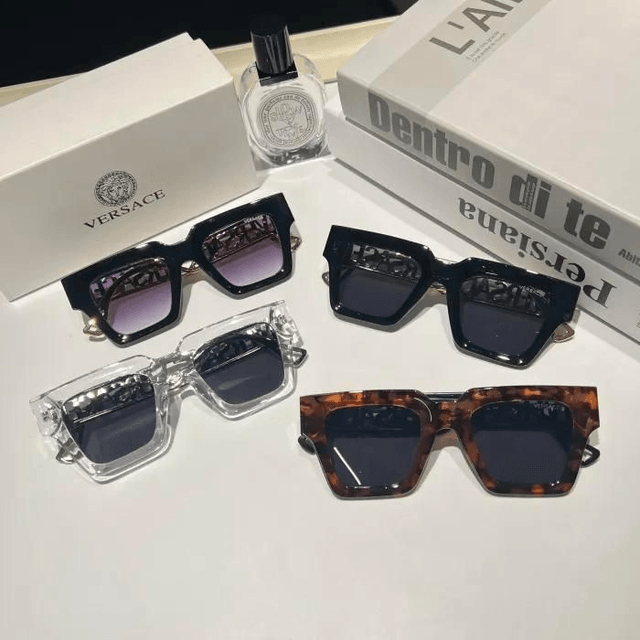 Lunette VRSC modèle large fashion pour femme