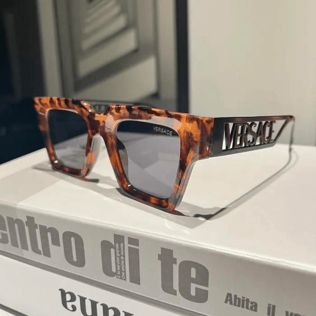 Lunette VRSC modèle large fashion pour femme