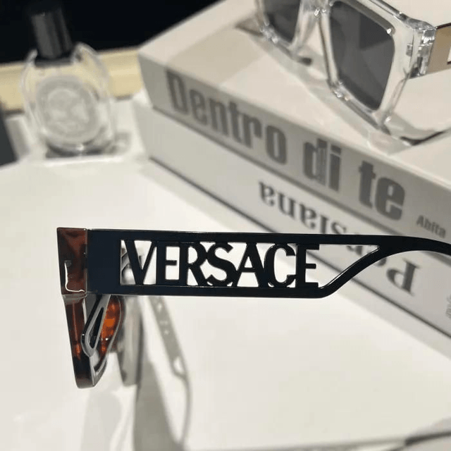 Lunette VRSC modèle large fashion pour femme